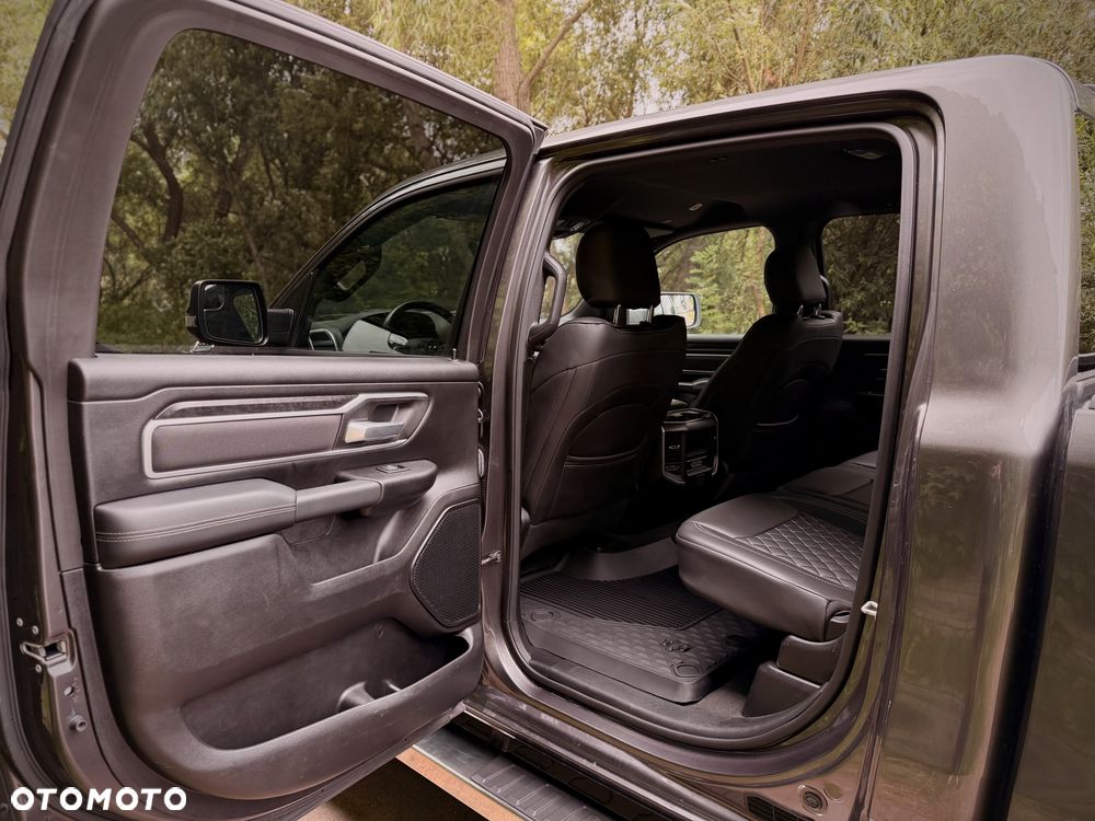 RAM 1500 Crew Cab Shortbed Bighorn - 11