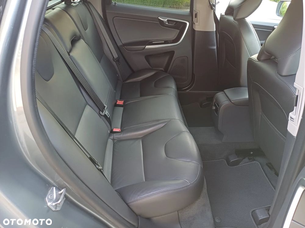 Volvo XC 60 D3 Geartronic Momentum - 25