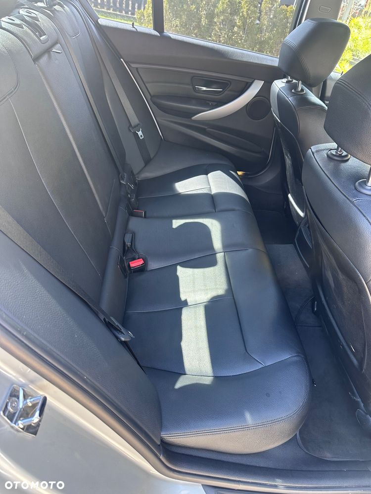 BMW Seria 3 320i Sport Line - 12