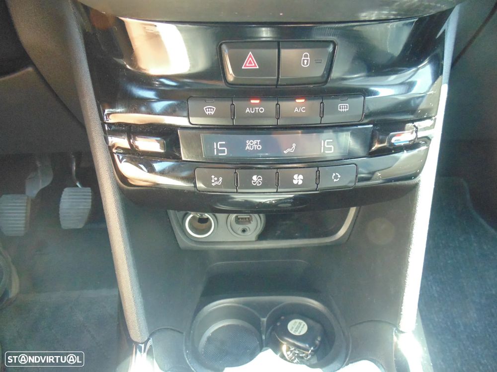 Peugeot 2008 1.6 BlueHDi Allure - 29