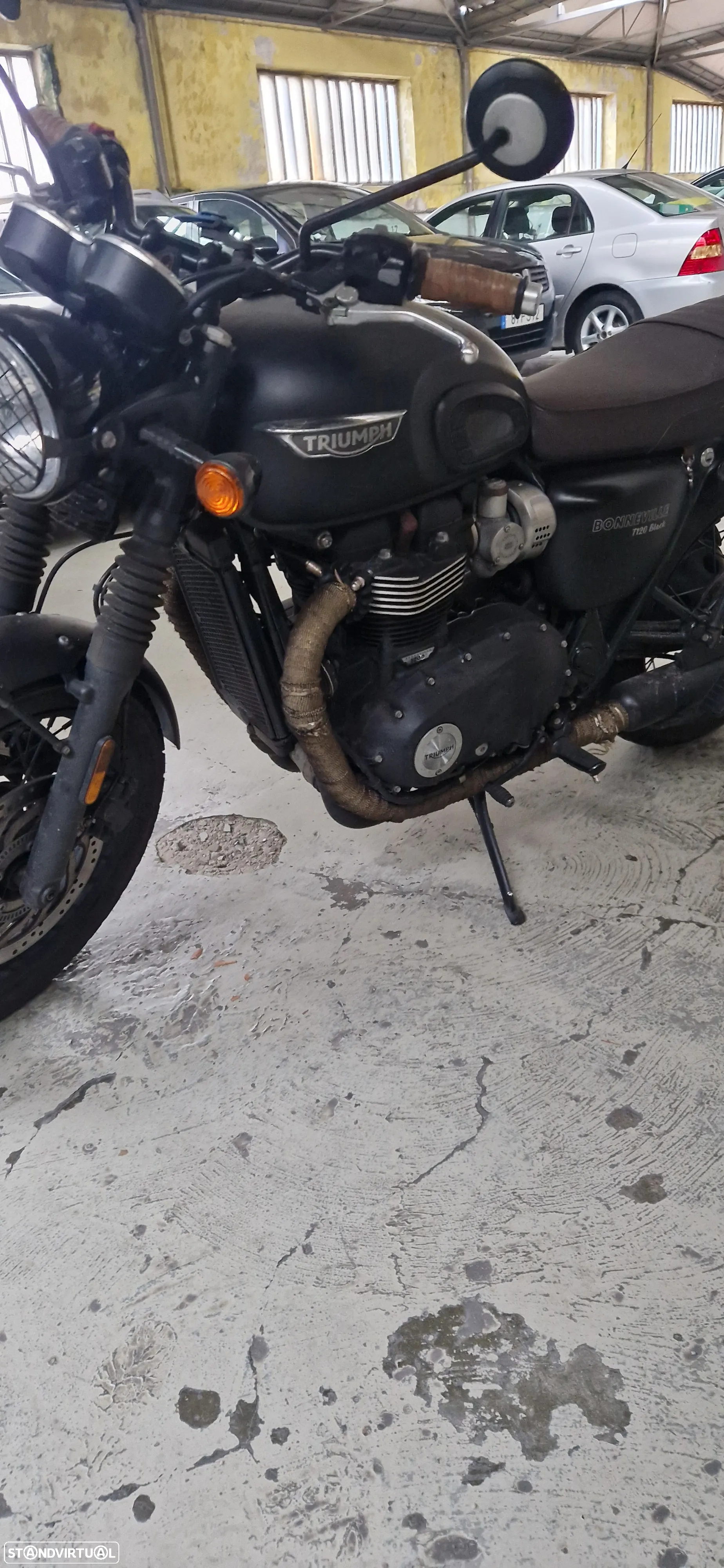 Triumph Bonneville Black - 7