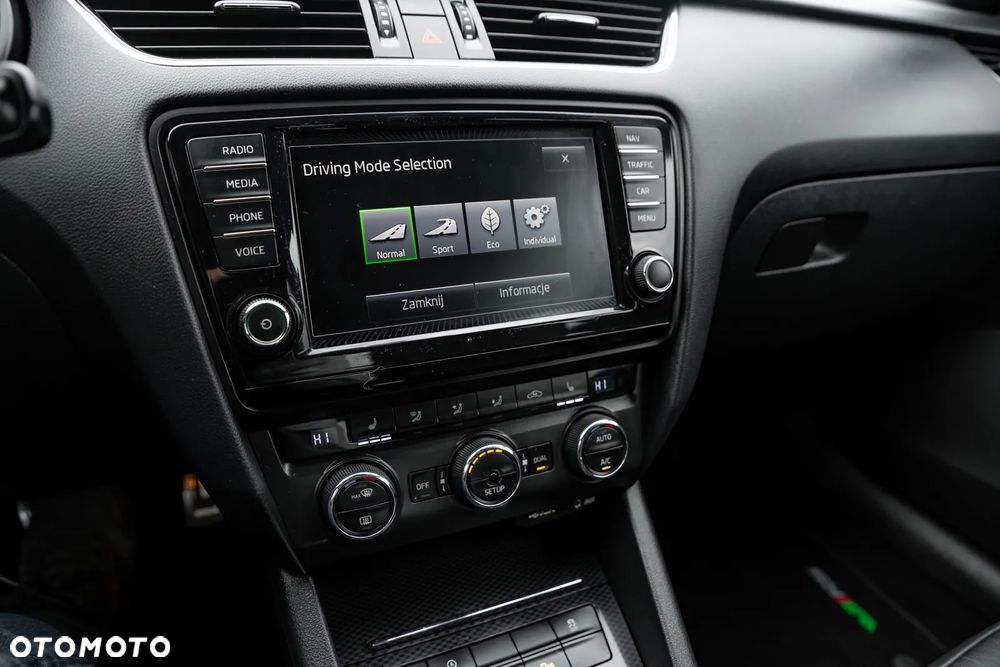 Skoda Octavia 2.0 TDI DSG RS - 35