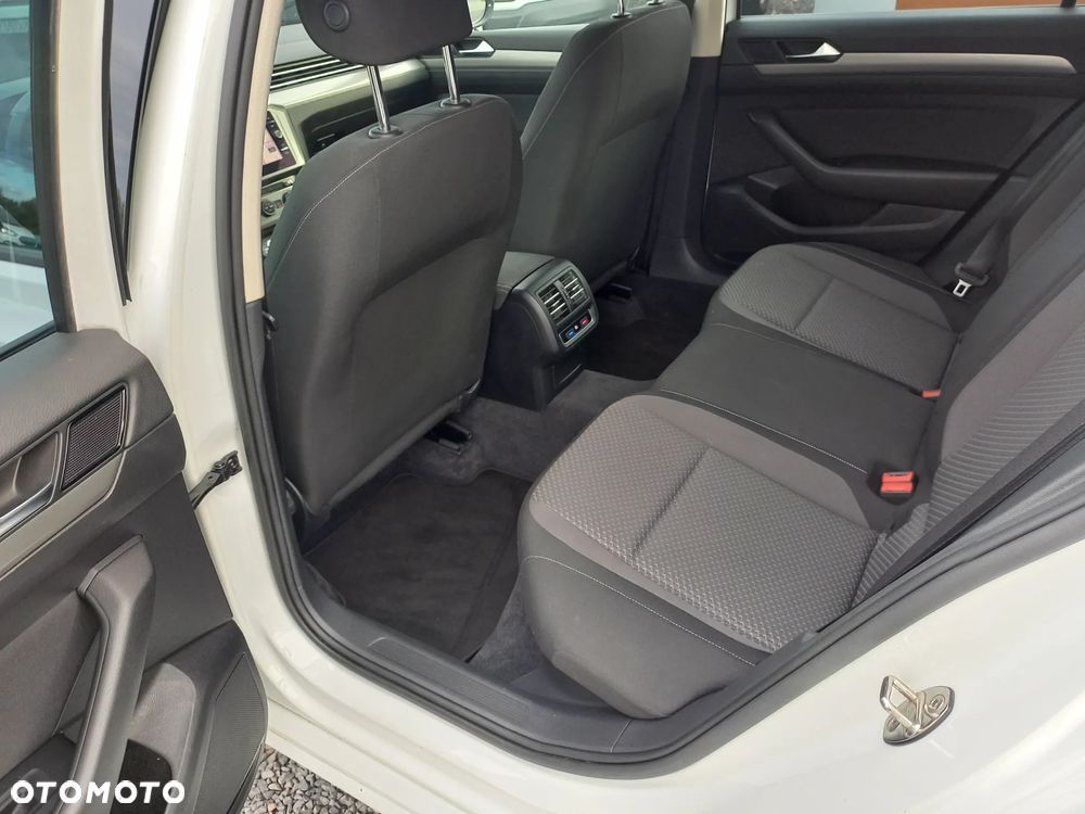 Volkswagen Passat - 15