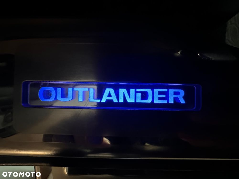Mitsubishi Outlander 2.0 Instyle + 4WD CVT - 13