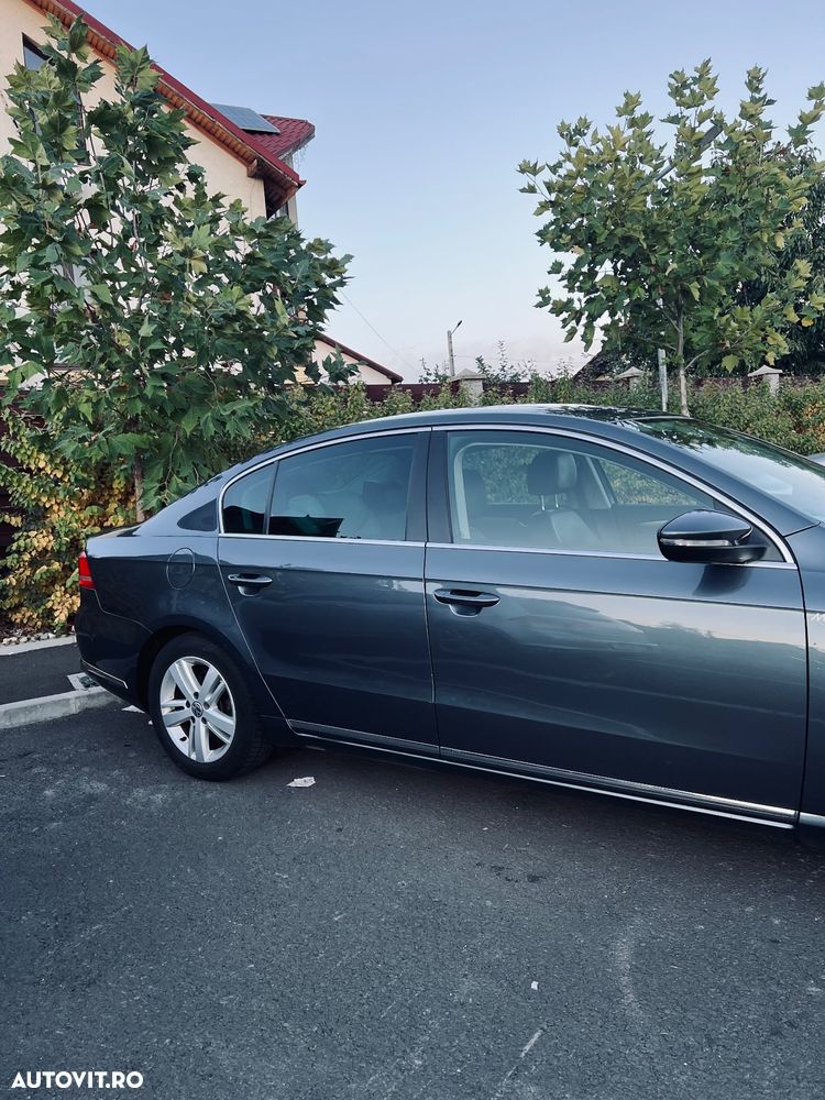 Volkswagen Passat - 4