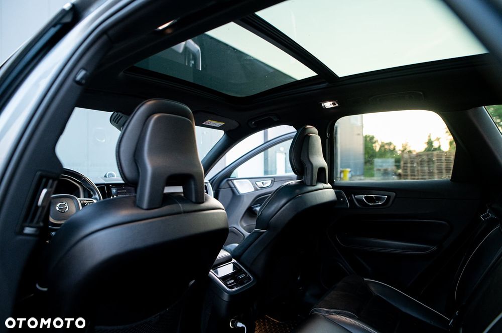 Volvo XC 60 D5 AWD Geartronic RDesign - 9