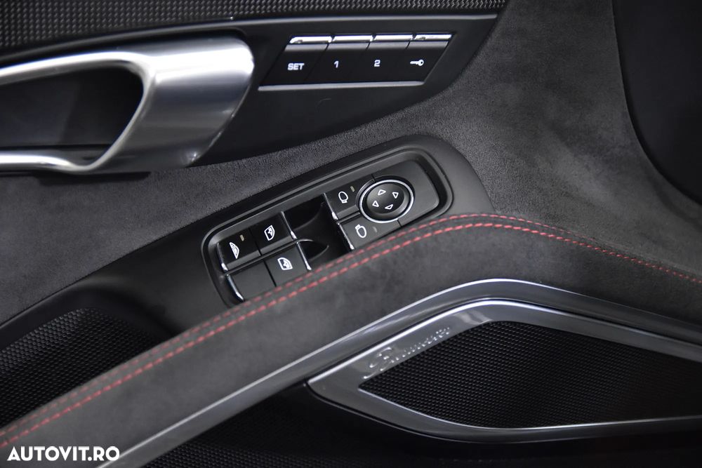 Porsche 911 Carrera 4 GTS PDK - 21