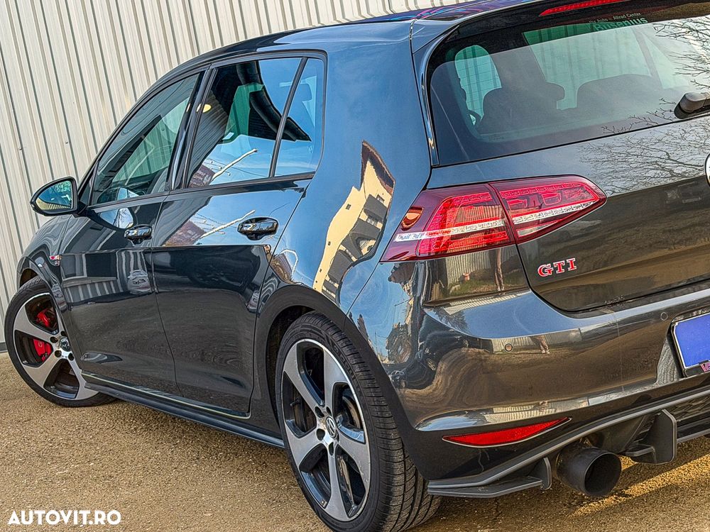 Volkswagen Golf - 23