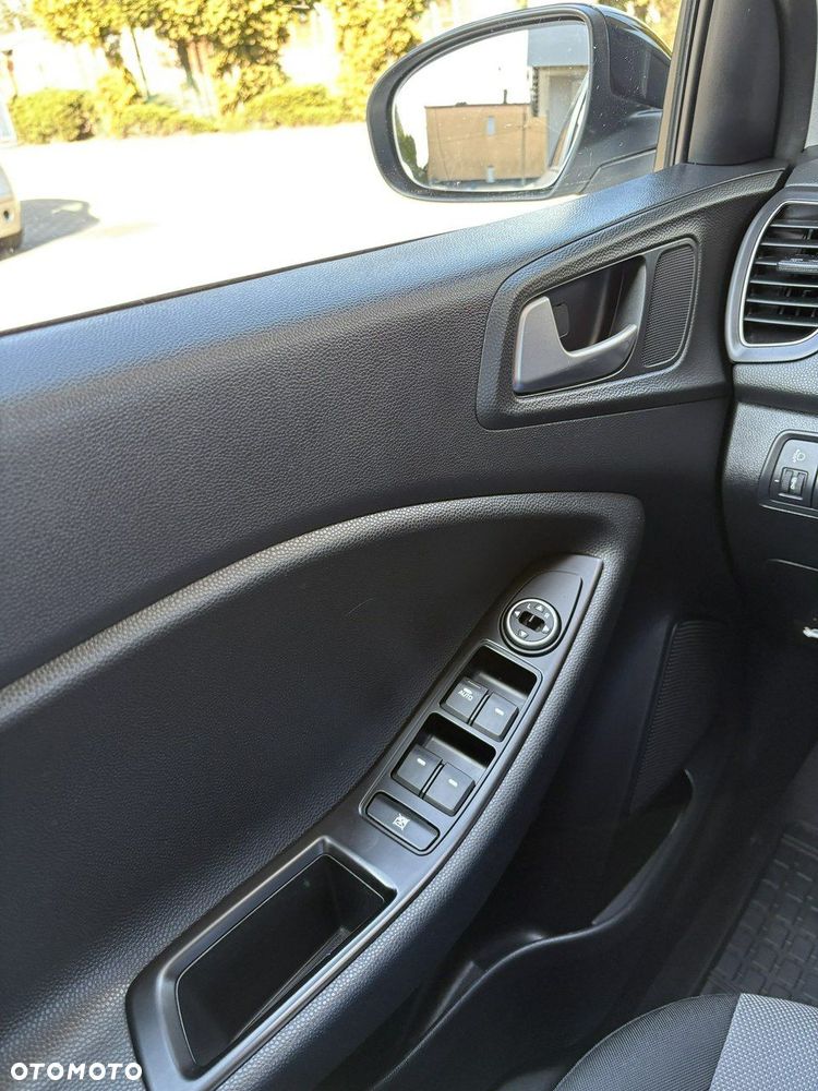 Hyundai i20 - 24