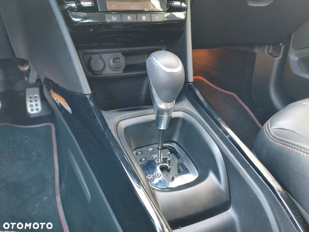 Peugeot 2008 PureTech 110 Stop&Start EAT6 GT-Line Edition - 32