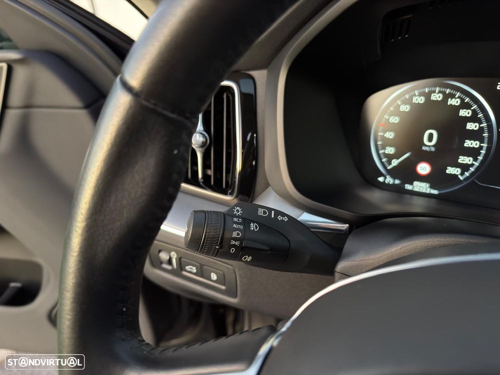 Volvo XC 60 2.0 T8 PHEV Momentum AWD - 28