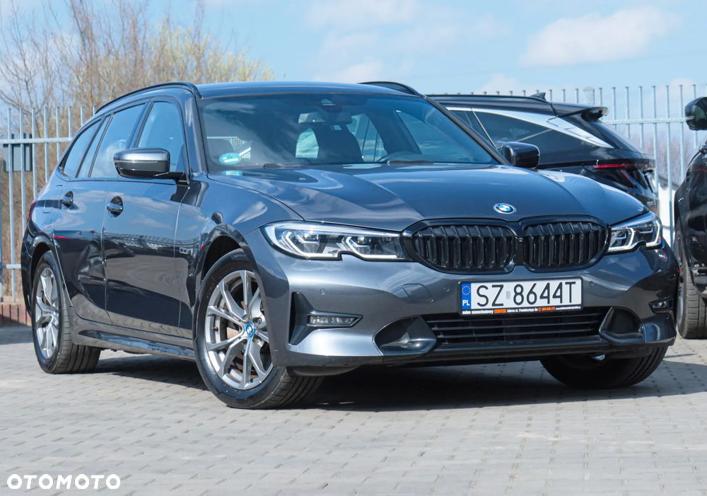 BMW Seria 3 330e Sport Line - 3