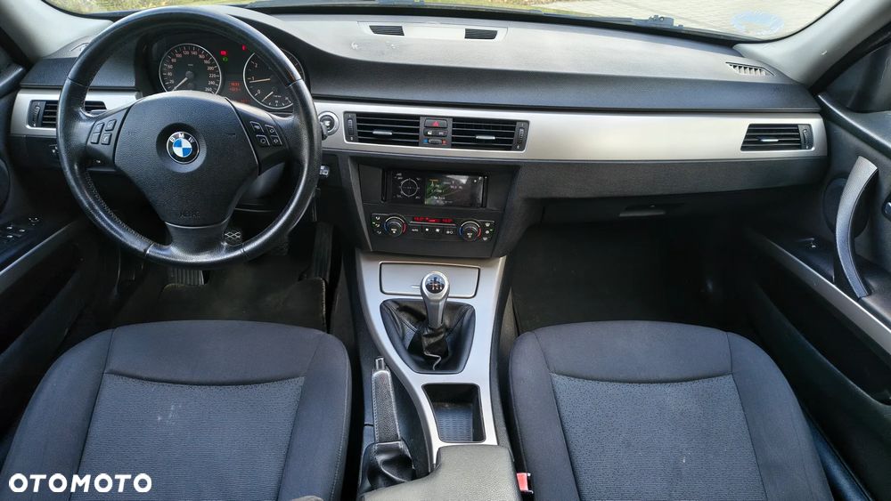 BMW Seria 3 318i - 12