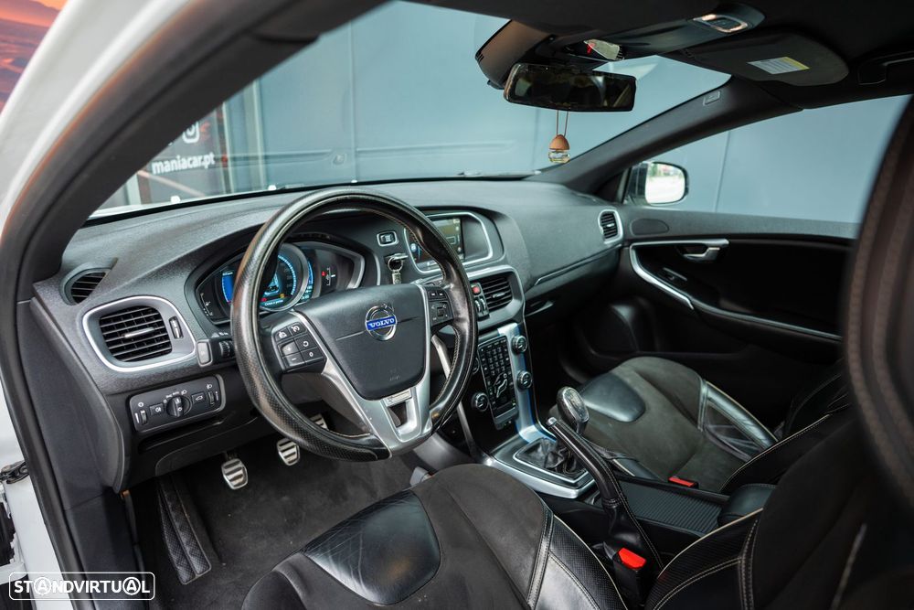 Volvo V40 D2 R Design - 8