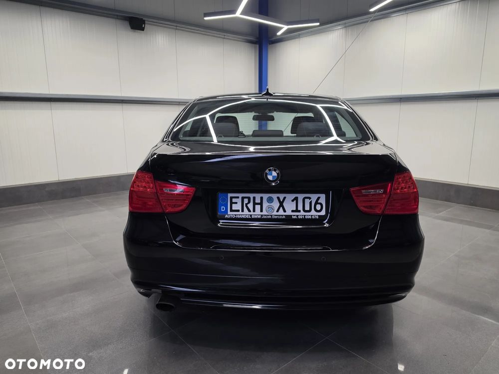 BMW Seria 3 318i Edition Exclusive - 18