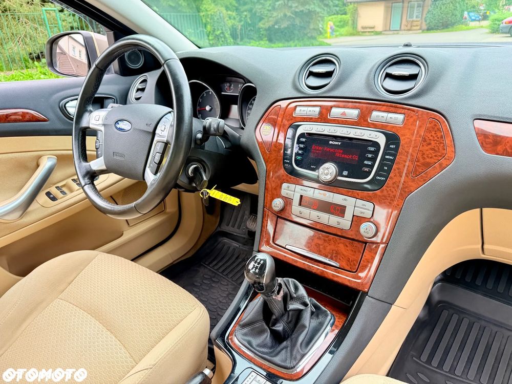 Ford Mondeo 2.0 FF Ghia - 12