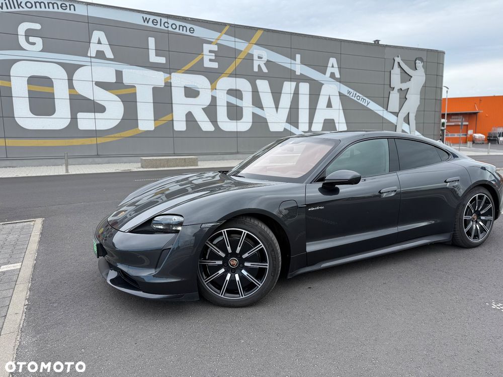 Porsche Taycan Turbo - 35