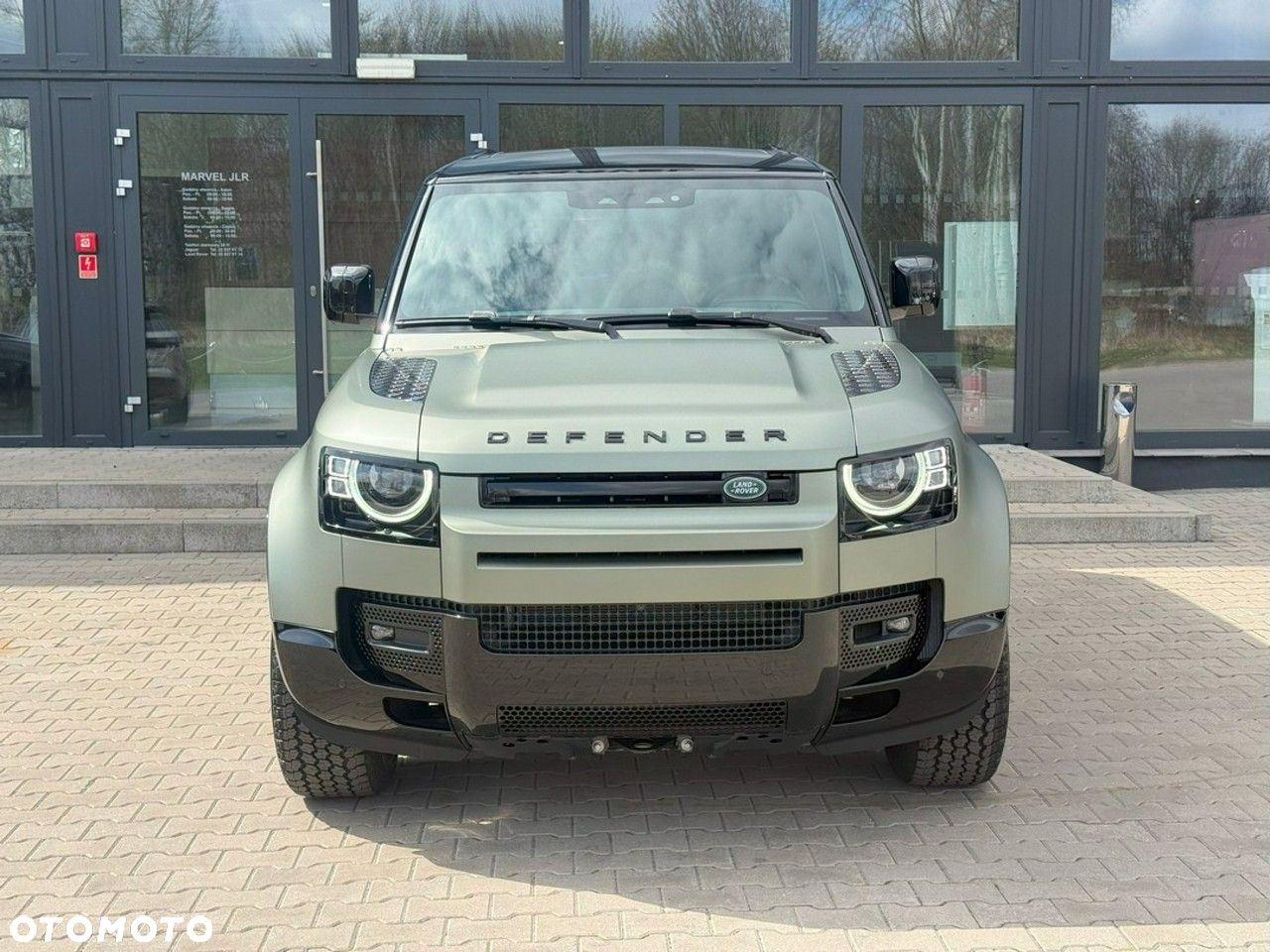 Land Rover Defender - 3