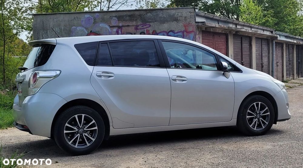 Toyota Verso 1.6 Premium - 17