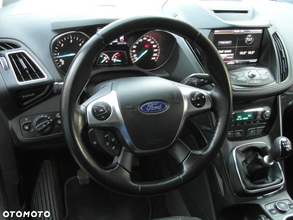 Ford Kuga 2.0 TDCi 2x4 Titanium - 23