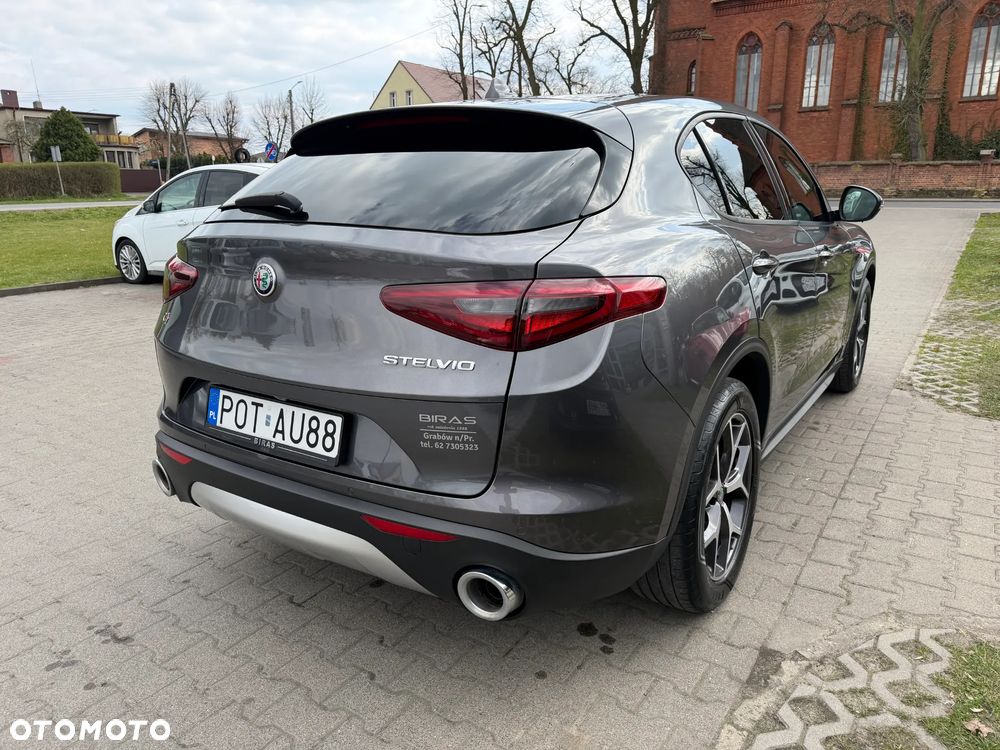Alfa Romeo Stelvio - 5