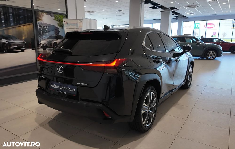 Lexus UX 250h - 7