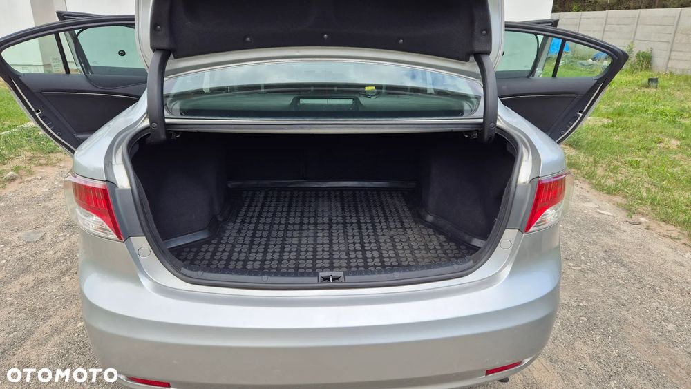 Toyota Avensis 1.8 Luna - 9