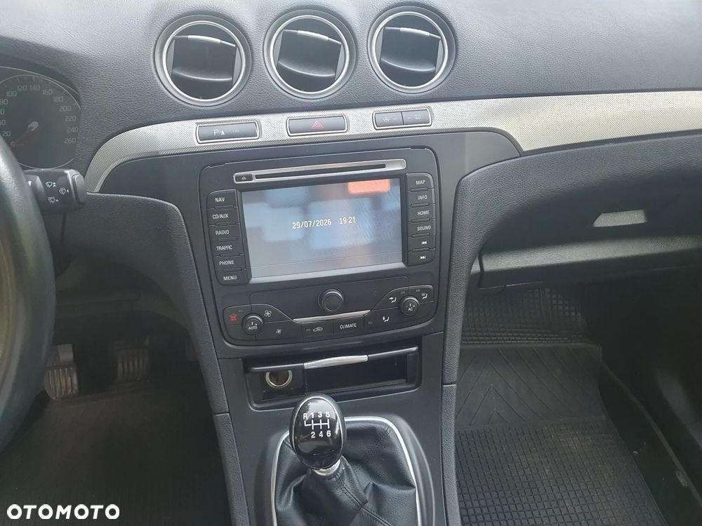 Ford S-Max - 11