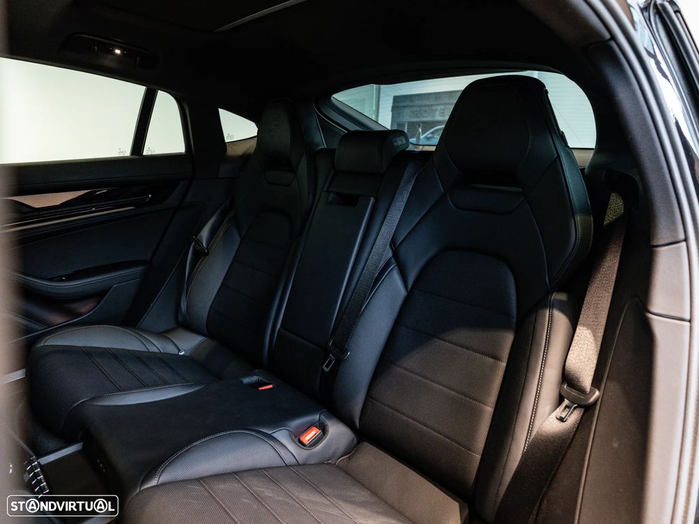 Porsche Panamera 4 E-Hybrid - 34