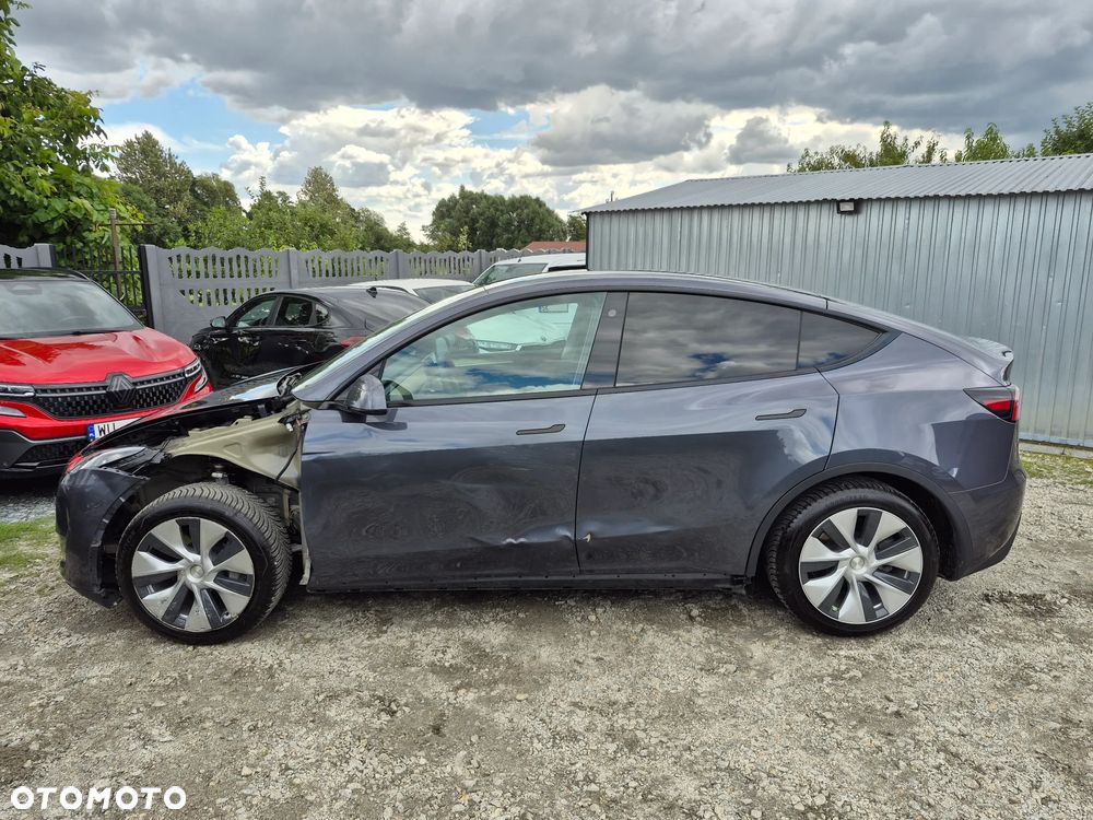 Tesla Model Y RWD - 4
