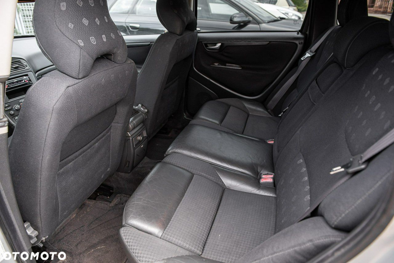 Volvo V70 2.4 Premium - 7