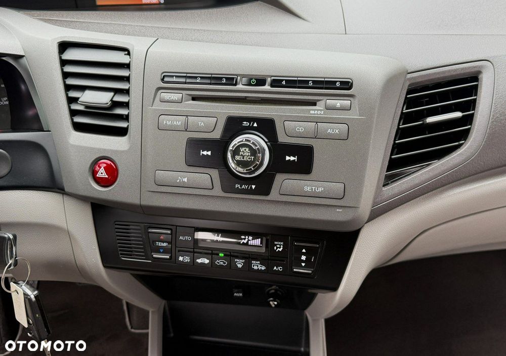 Honda Civic 1.8 i-VTEC Comfort - 22