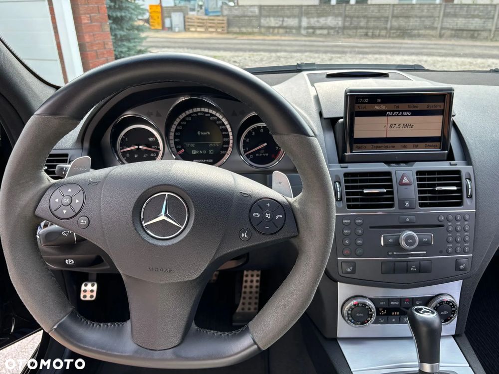 Mercedes-Benz Klasa C 63 AMG - 27