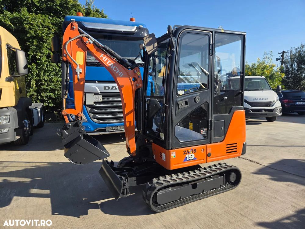 Hitachi ZX19-6, 2 tone, CUPLA RAPIDA+4 CUPE, adancime sapare 2,5m, latime 0,8m cu senile extensibile la 1,2m, inst picon pe brate, lama nivelare, ridica 1tona, senile 80% ok, produs in JAPONIA, STARE FOARTE BUNA, posibilitate leasing-PROMOTIE 21.900 Eur+Tva - 12