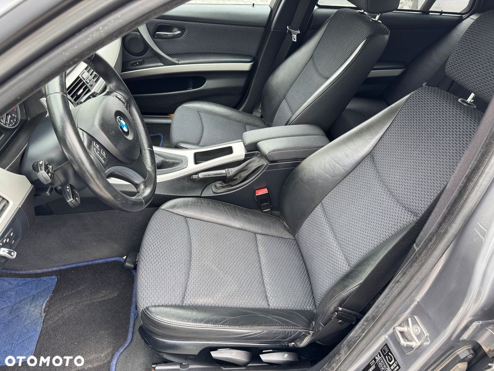 BMW Seria 3 320d DPF Touring - 18