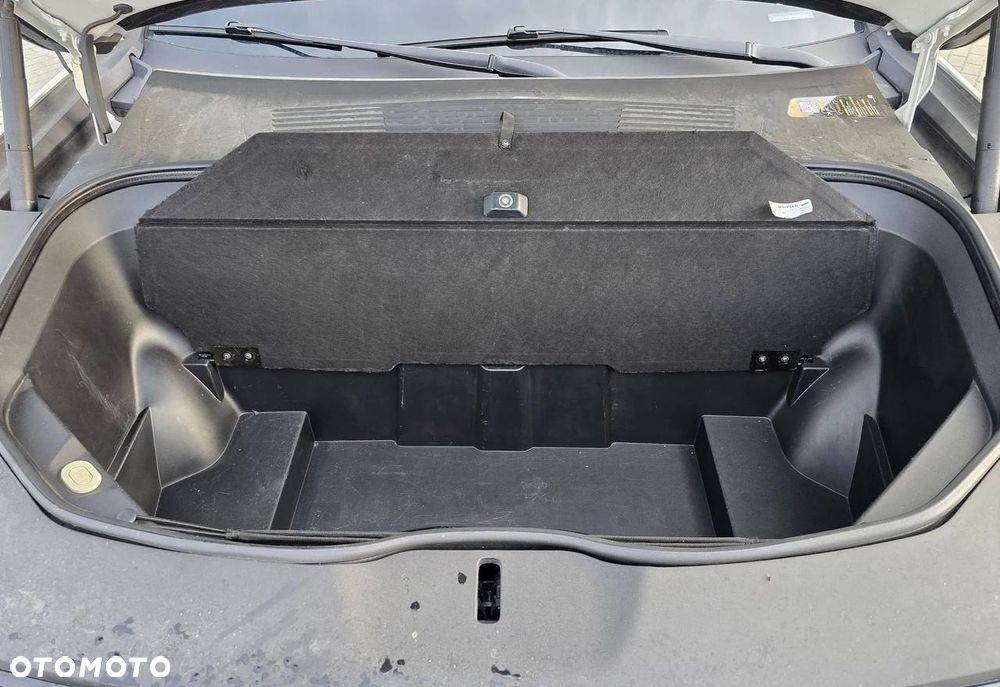 Rivian R1S - 17