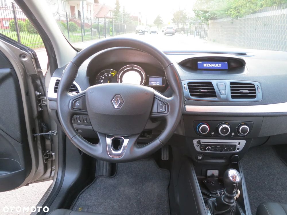 Renault Megane ENERGY TCe 115 Start & Stop Paris Business - 15