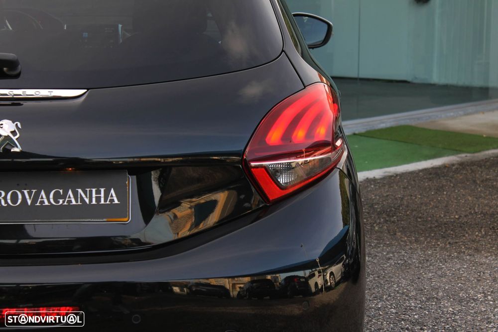 Peugeot 208 1.2 PureTech Signature - 36