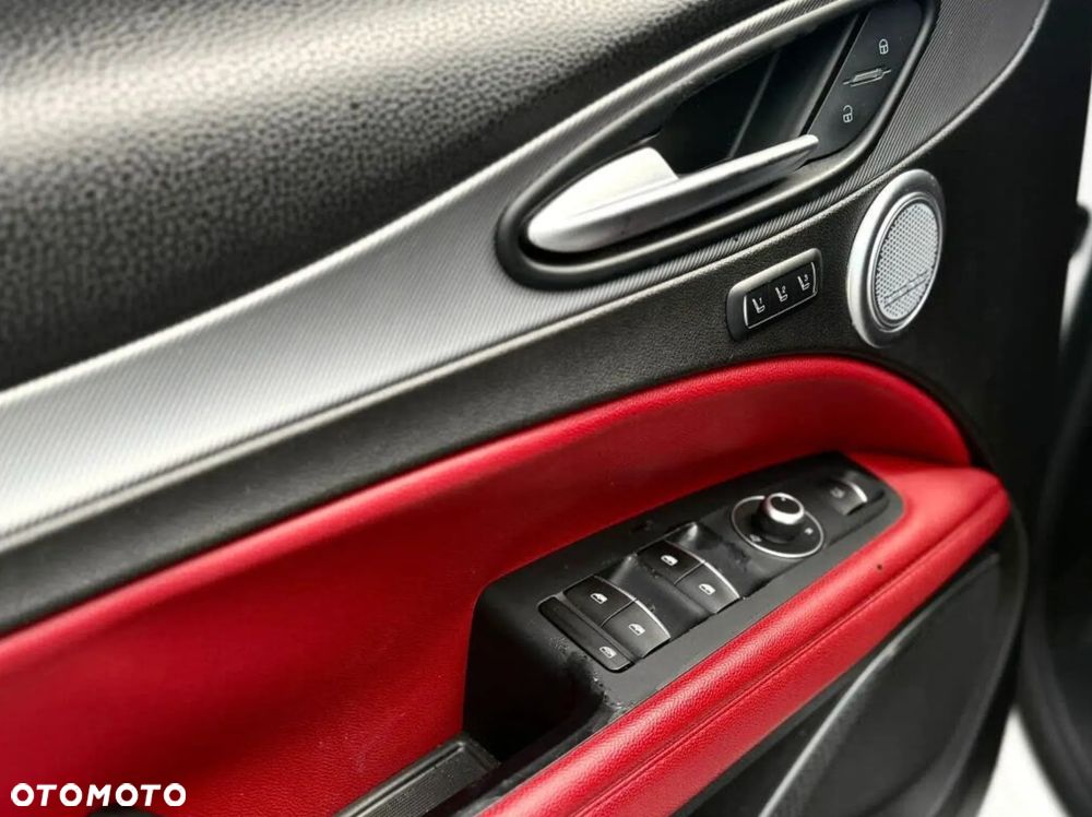 Alfa Romeo Stelvio 2.0 Turbo Veloce TI Q4 - 12