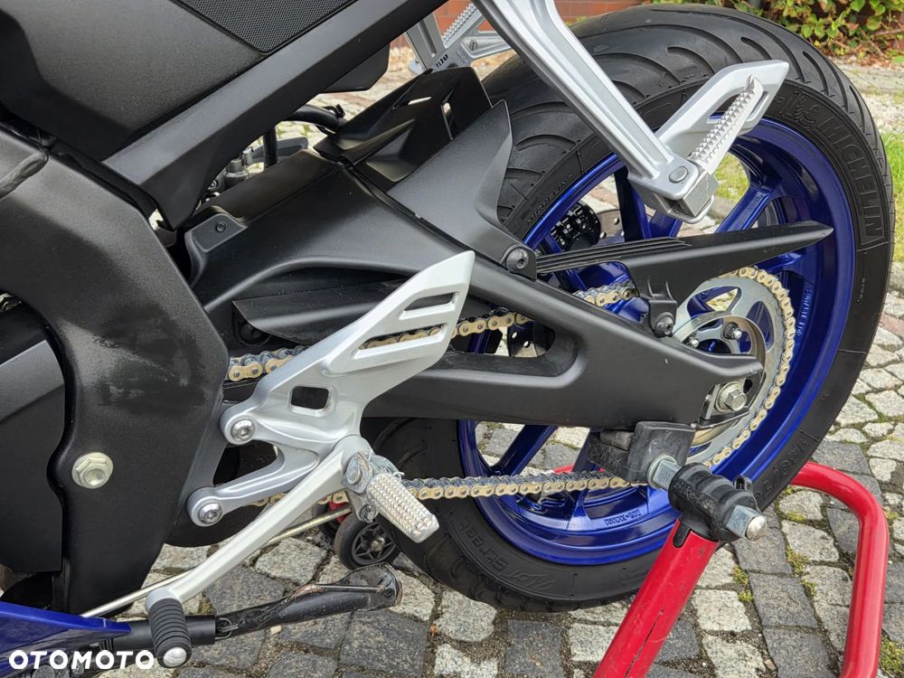 Yamaha YZF - 29
