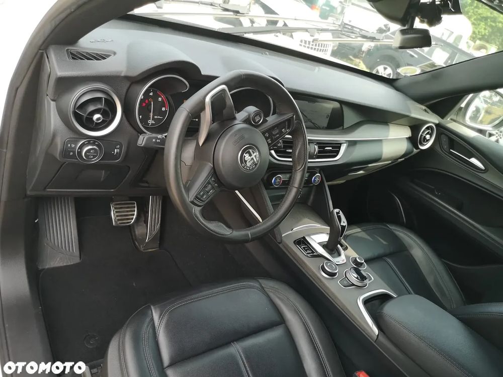 Alfa Romeo Stelvio 2.2 16V AT8 - 30