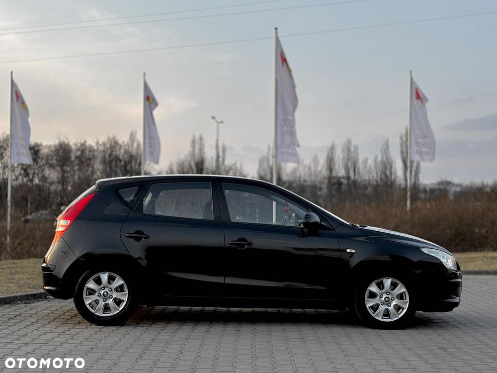 Hyundai i30 1.4 Base + - 9