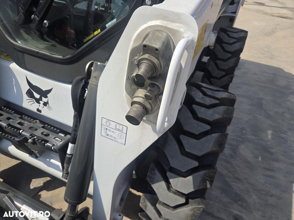 Bobcat S510, 2025, NOU, ridica 800kg, Masa operationala 3t, ANVELOPE PLINE, cabina inchisa cu AER CONDITIONAT, latime 1,7m, lungime 3,3m, inaltime 2m, motor KUBOTA 50CP, cupla rapida, furci, Jouystickuri, posibil leasing 4 ani-PROMOTIE 42.900 EUR+Tva - 20