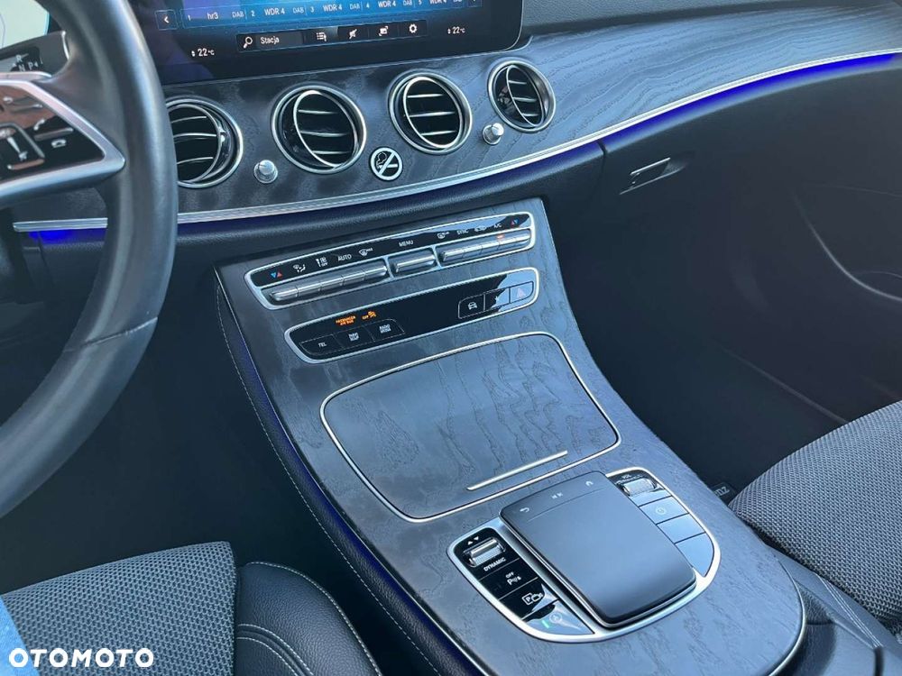 Mercedes-Benz Klasa E 200 9G-TRONIC Exclusive - 24