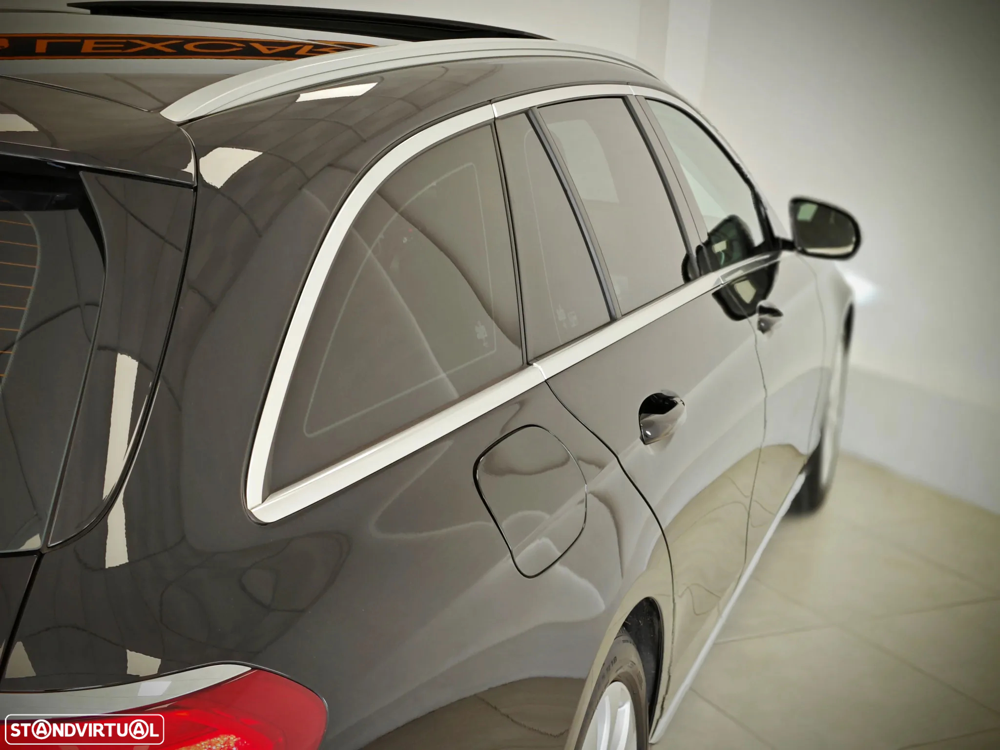Mercedes-Benz E 220 d T 9G-TRONIC Exclusive - 34