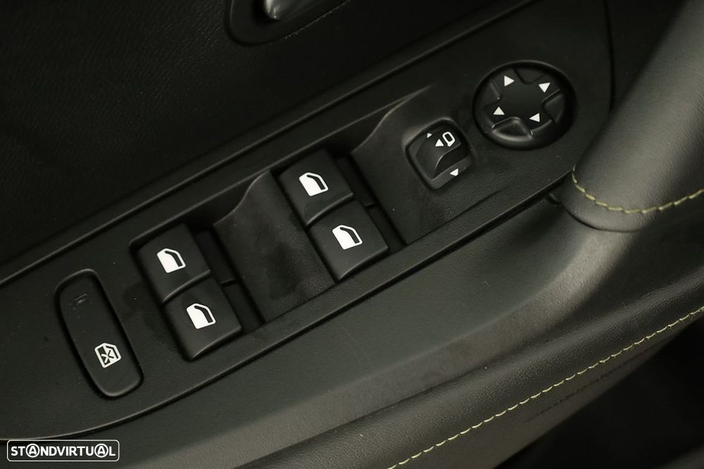 Peugeot 2008 1.2 PureTech GT EAT8 - 21