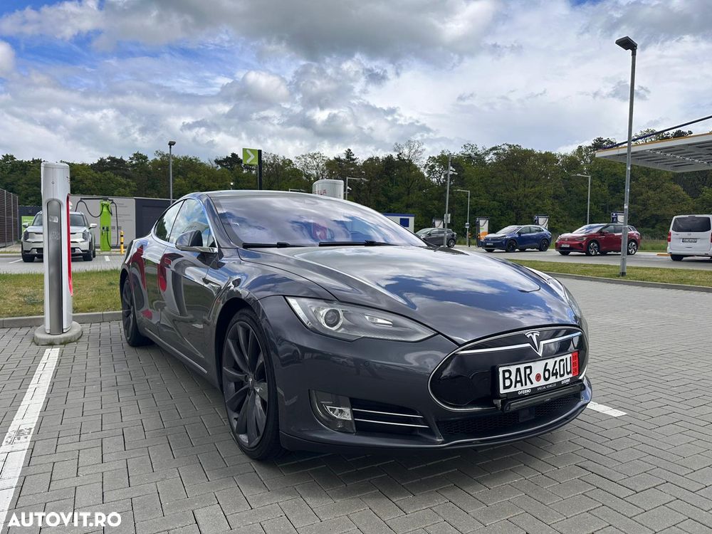Tesla Model S - 18