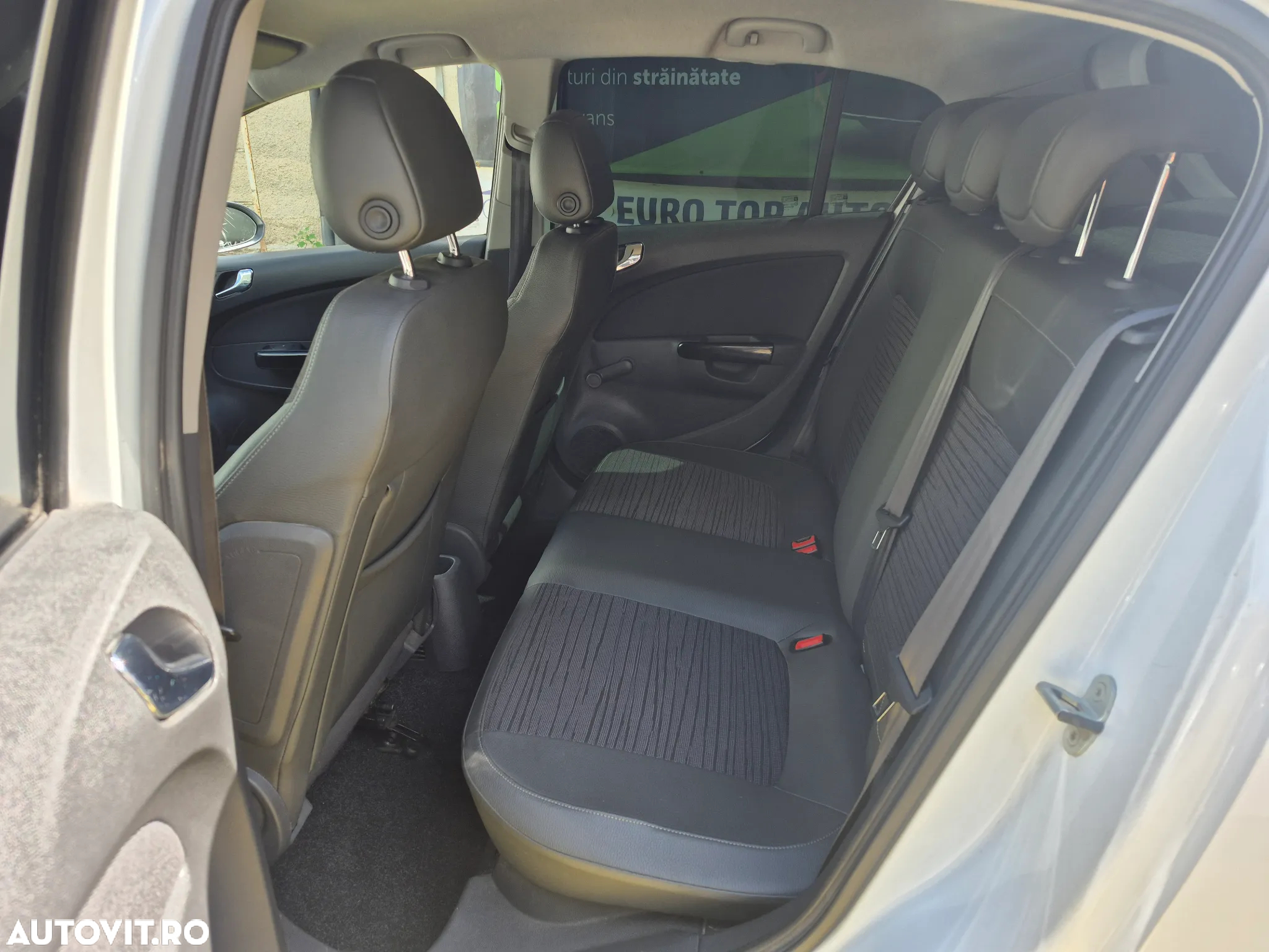 Opel Corsa 1.2 Essentia - 9