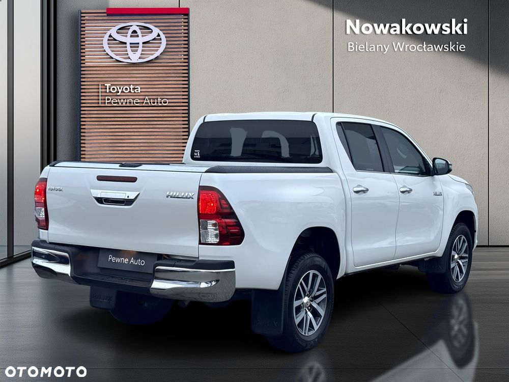 Toyota Hilux 2.4 D-4D Double Cab SR5 4x4 - 5