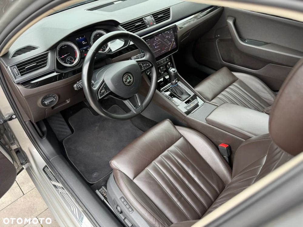 Skoda Superb 2.0 TDI SCR 4x4 L&K DSG - 9